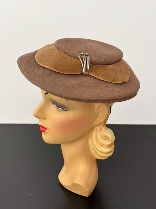 1940s/50s Brown Felt Platter Hat With Metal Detail