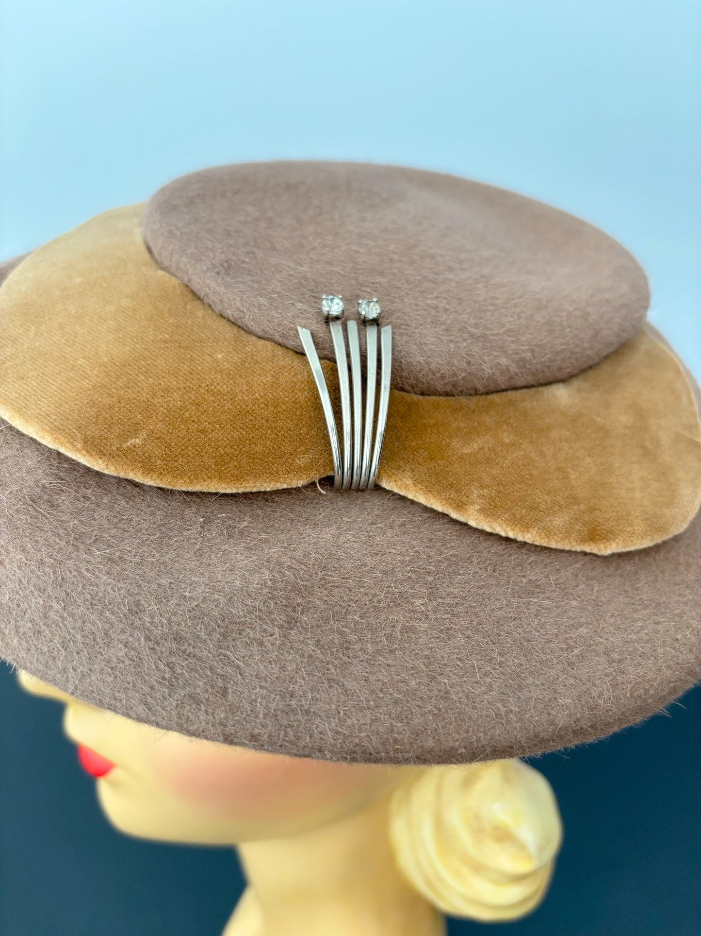 1940s/50s Brown Felt Platter Hat With Metal Detail