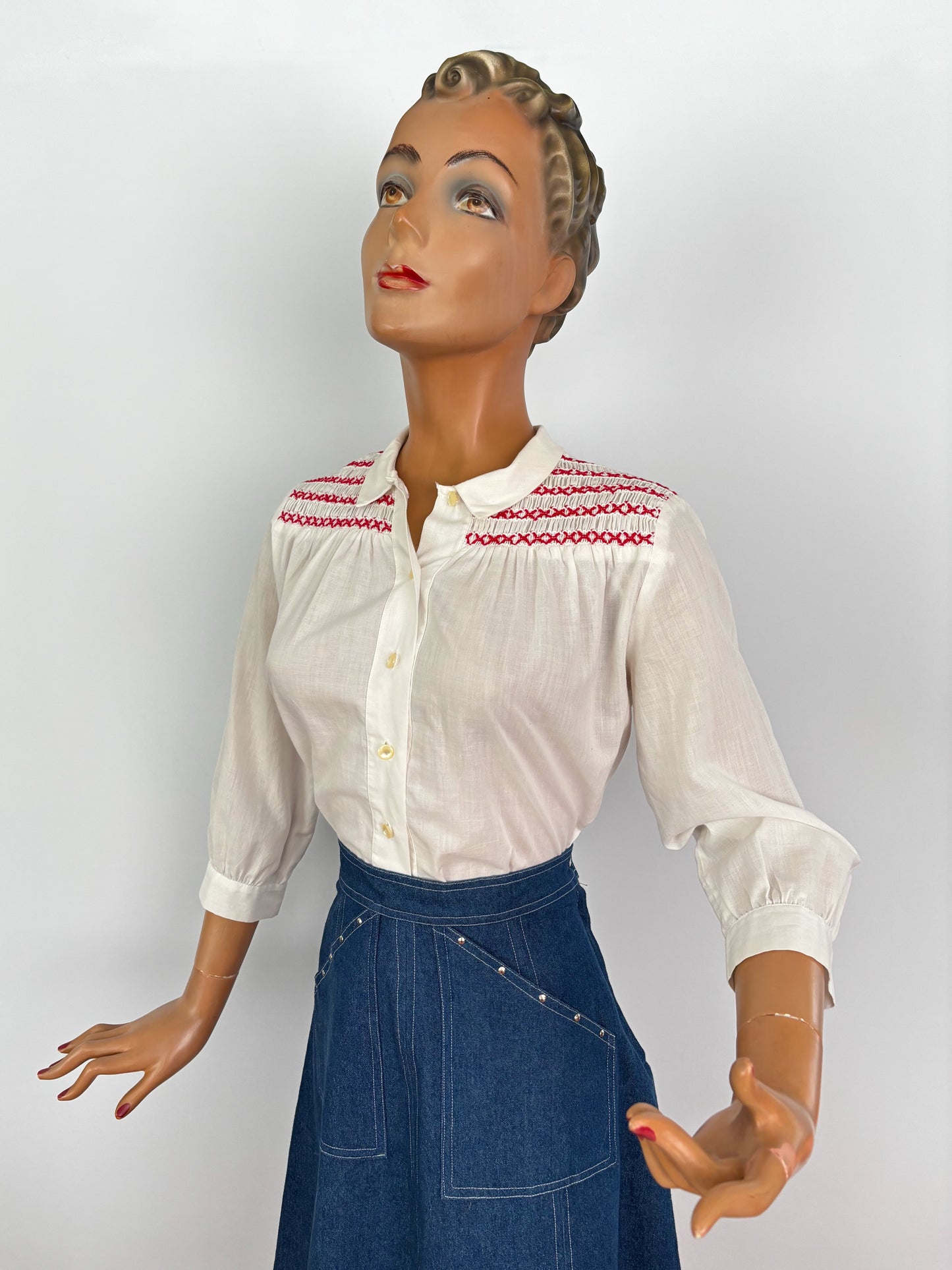 1950s White Cotton Batiste Blouse With Red Smocked Shoulder Detail | S
