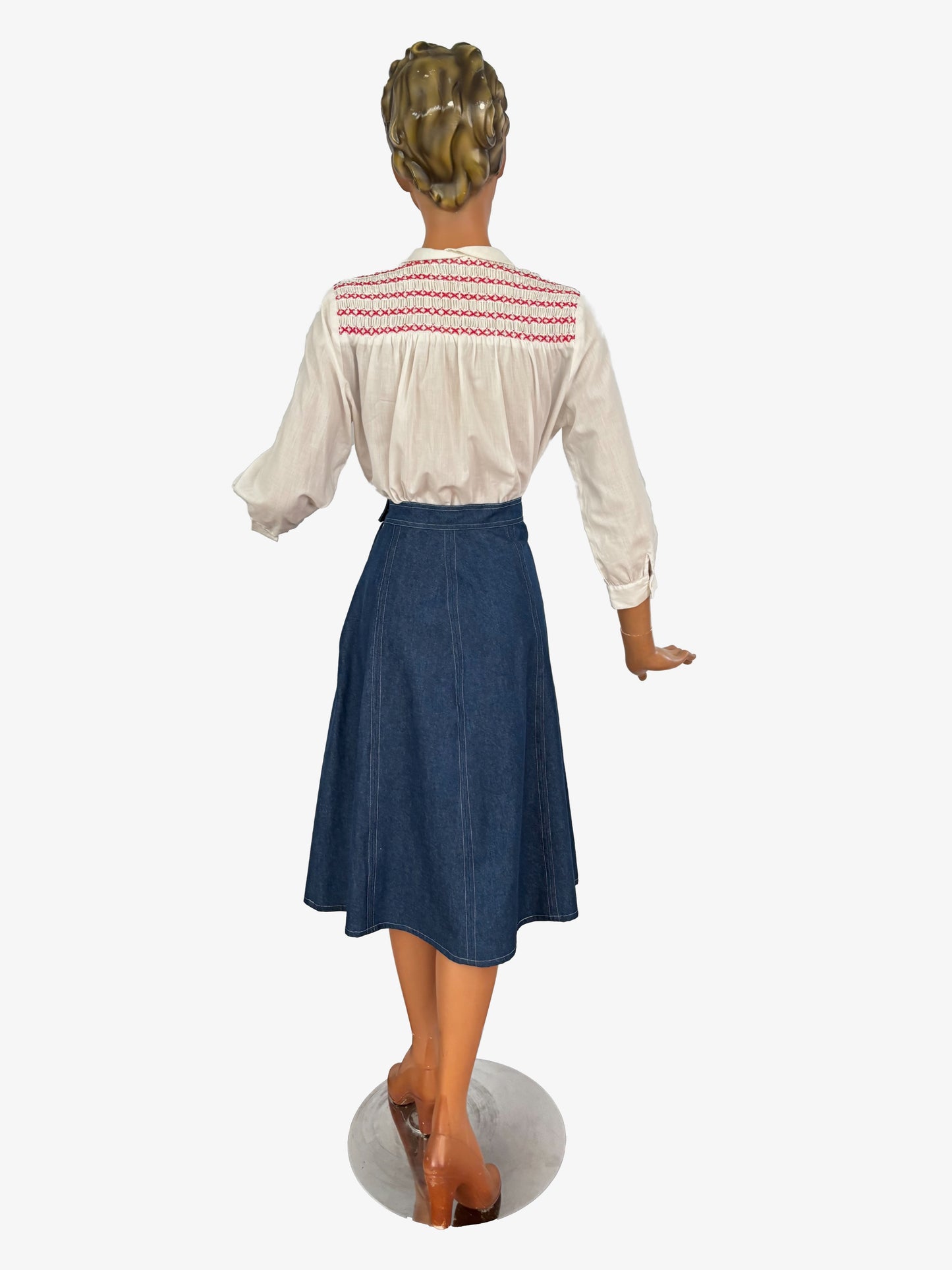 1950s White Cotton Batiste Blouse With Red Smocked Shoulder Detail | S