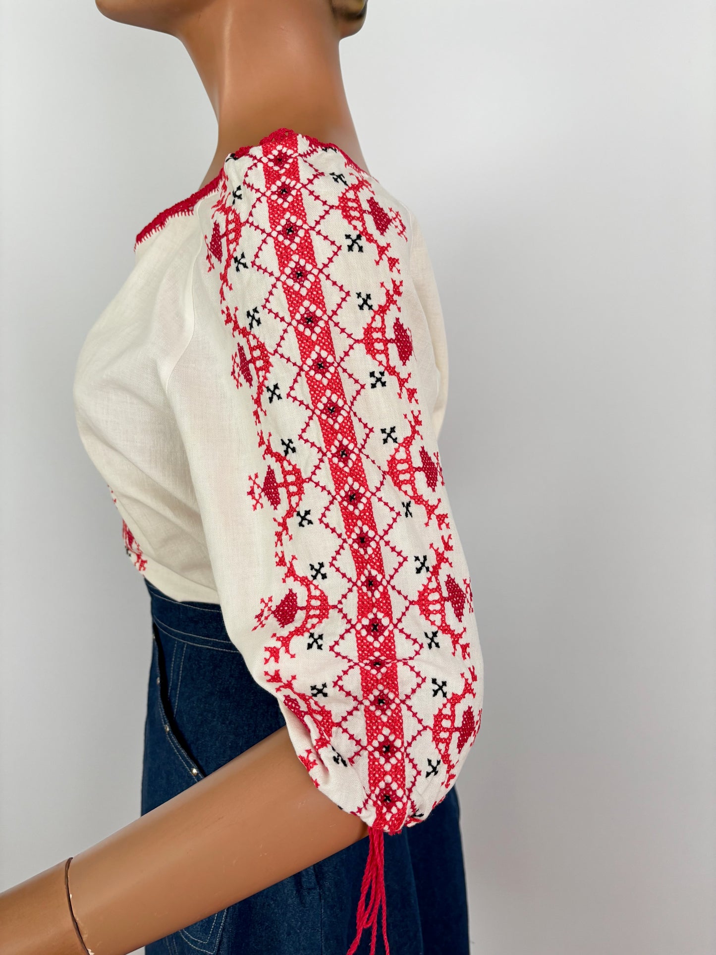 L/XL | 1950s Romanian Embroidered Blouse
