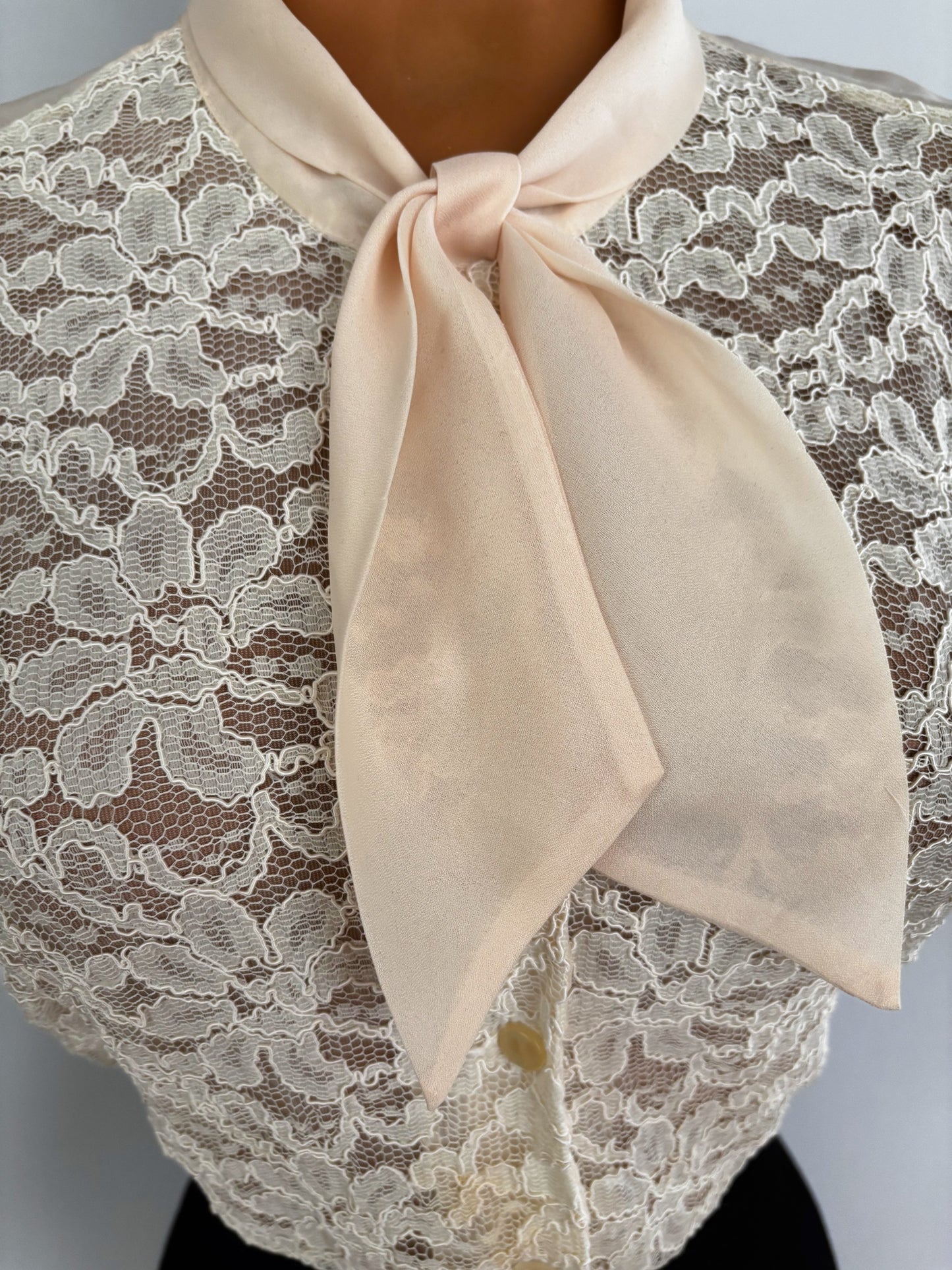1960s Cream Pussybow Blouse With Lace Front | L