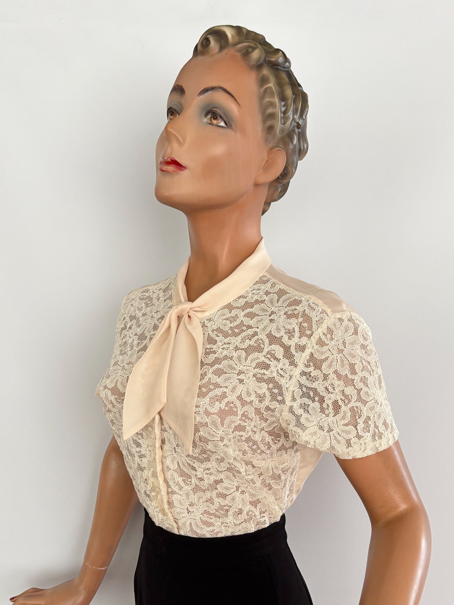1960s Cream Pussybow Blouse With Lace Front | L