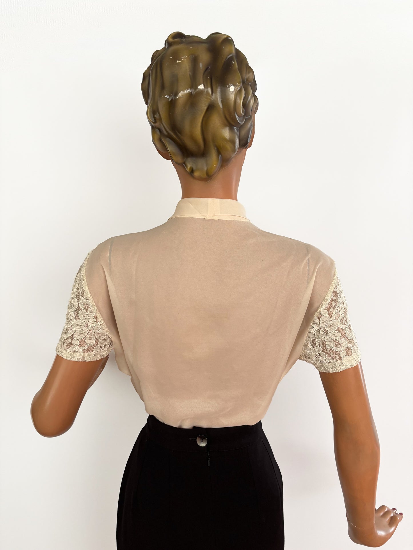 1960s Cream Pussybow Blouse With Lace Front | L
