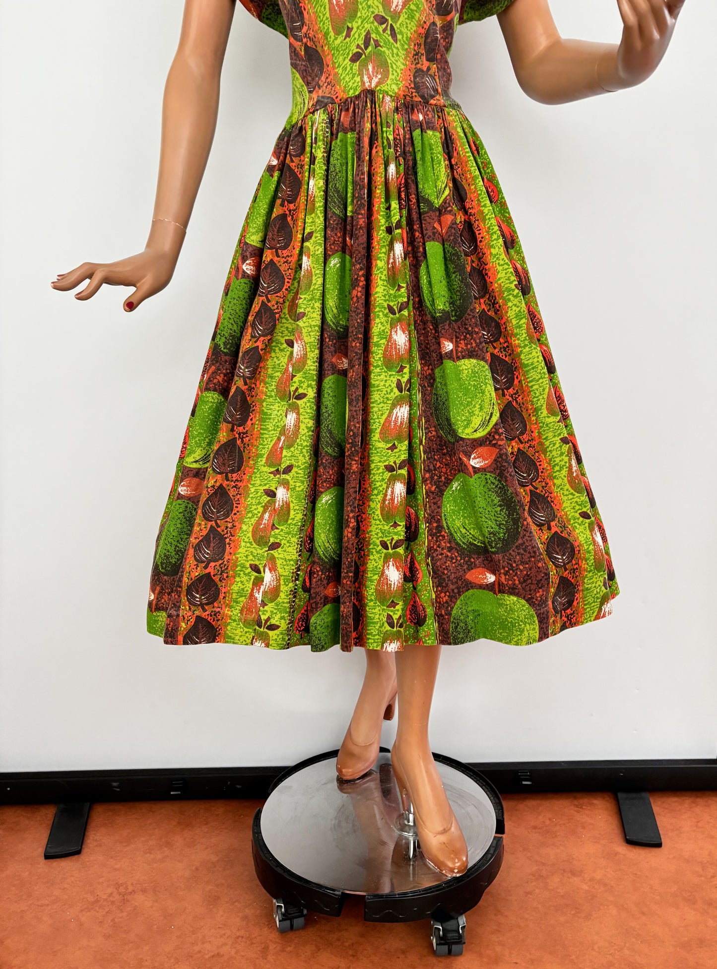 1950s Style Dress Apple And Pear Novelty Print Green Brown | 2XL/3XL