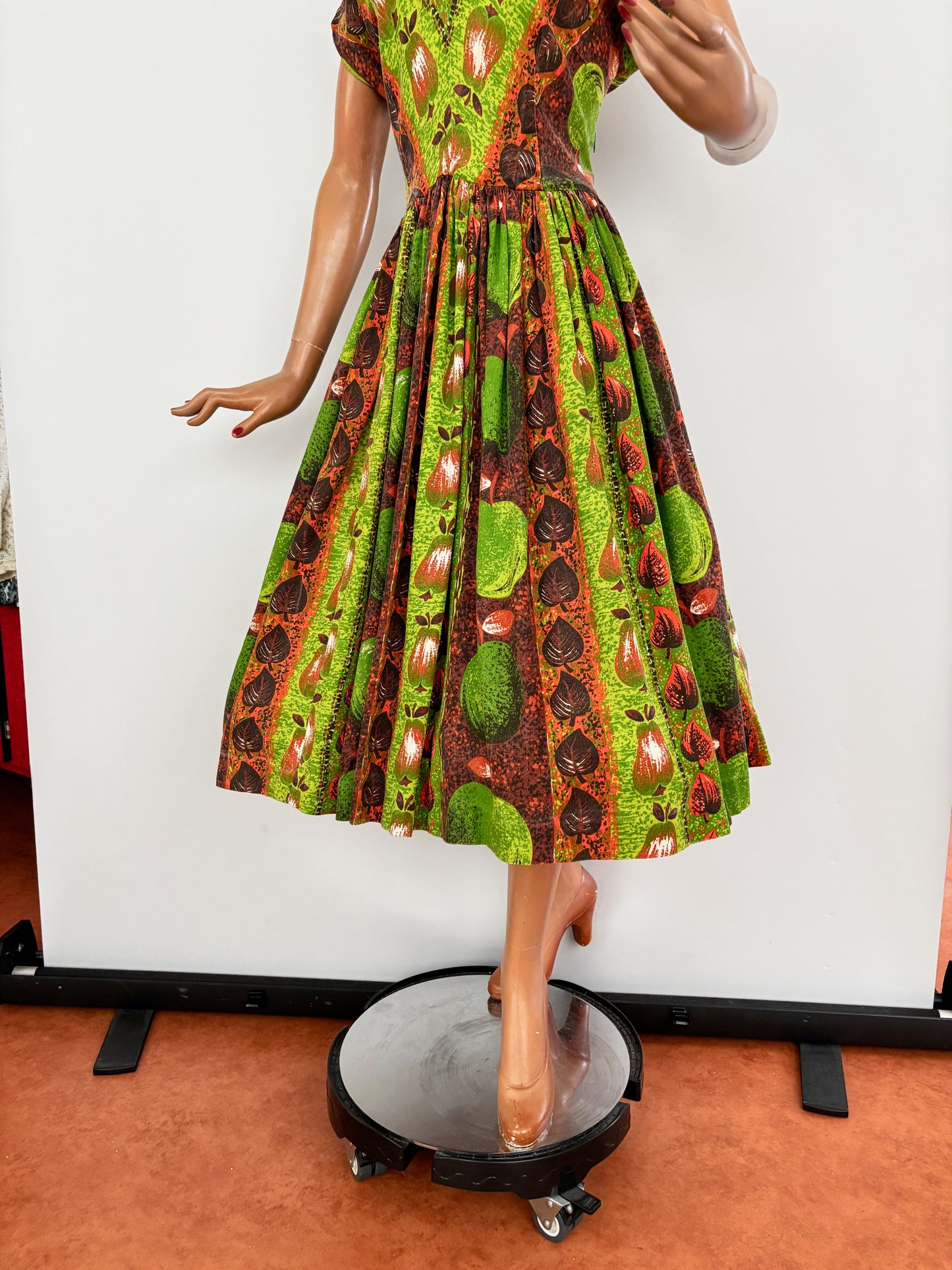 1950s Style Dress Apple And Pear Novelty Print Green Brown | 2XL/3XL
