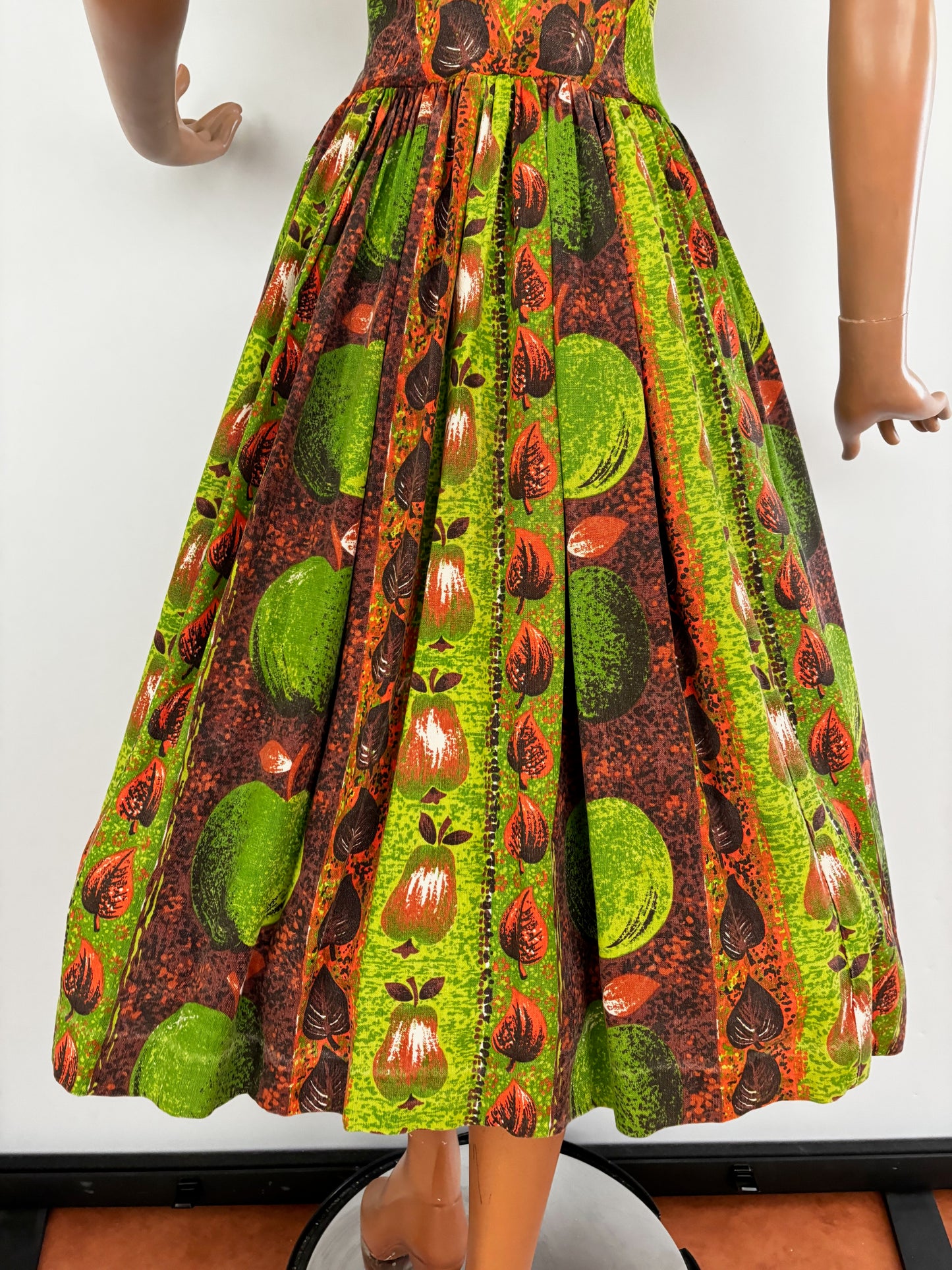 1950s Style Dress Apple And Pear Novelty Print Green Brown | 2XL/3XL