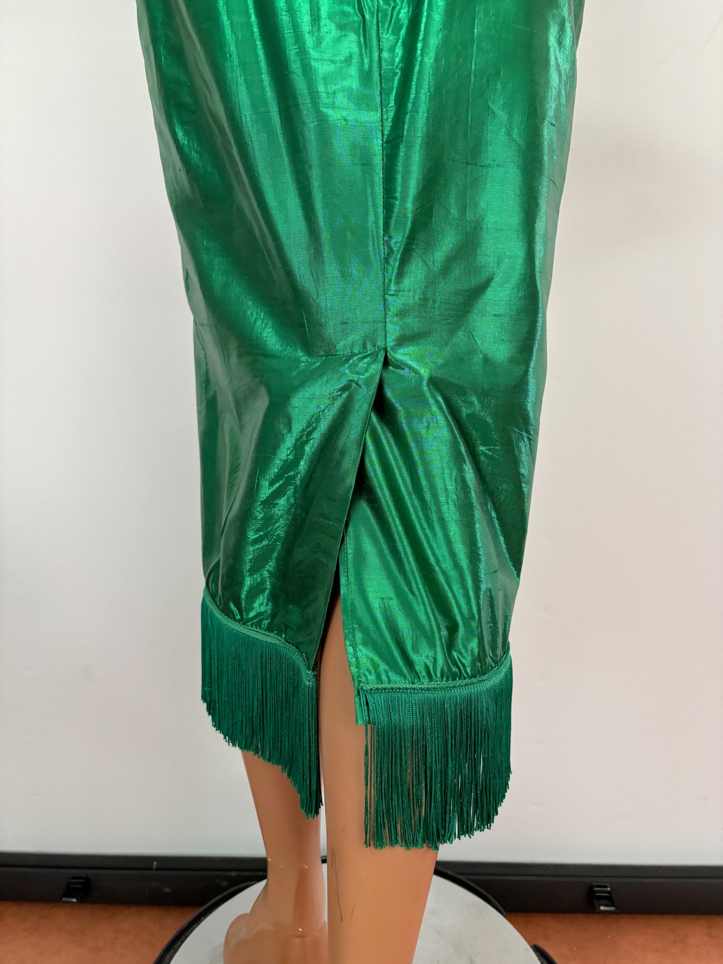 XS | 1950s Style Green Silk Lamé Fringe Cocktail Dress By Guyé