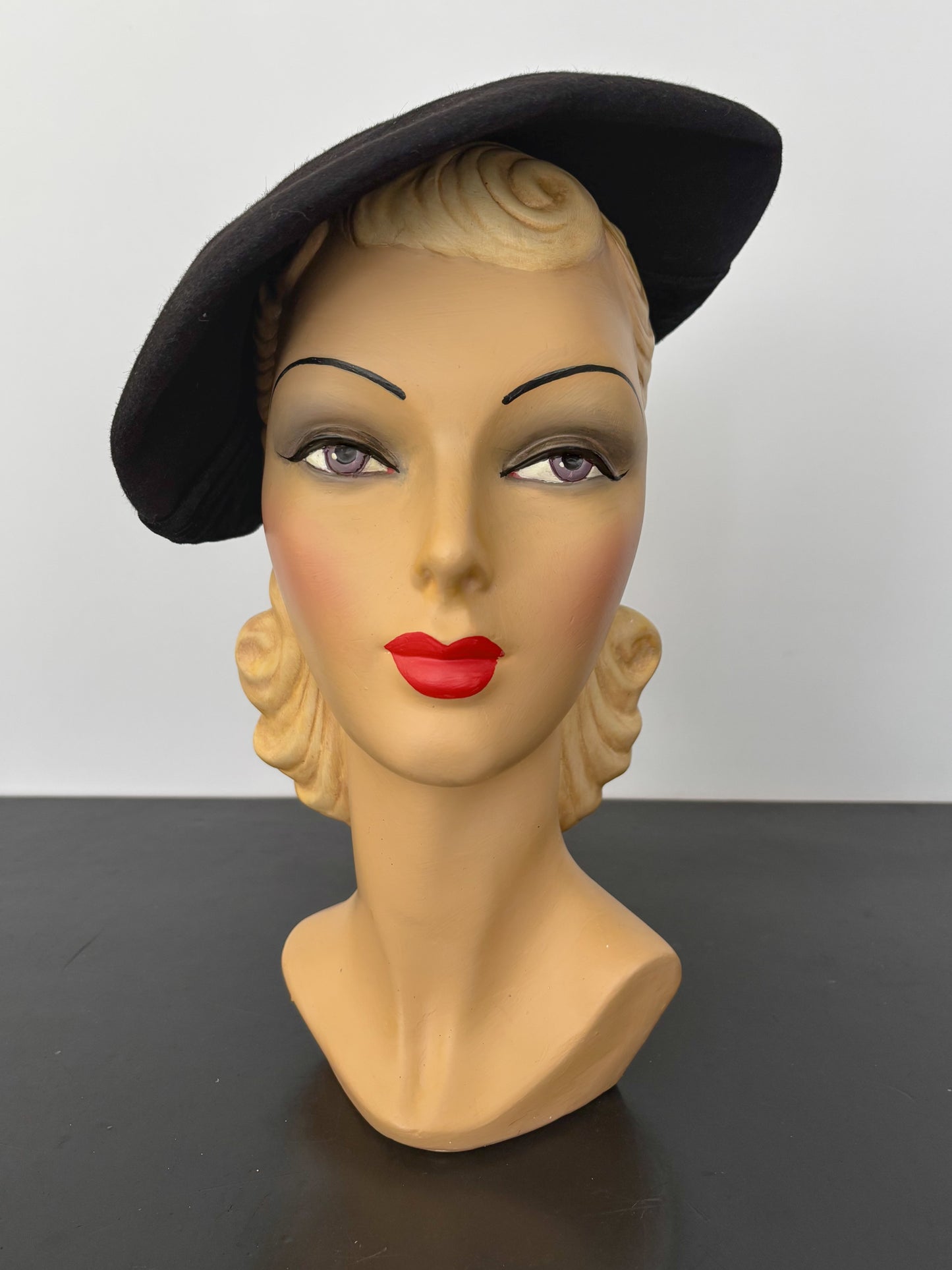 1940s Felt Hat With Velvet Bow Accents