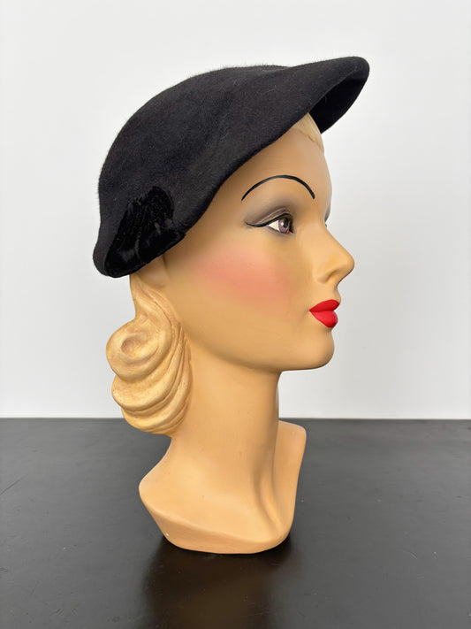 1940s Felt Hat With Velvet Bow Accents