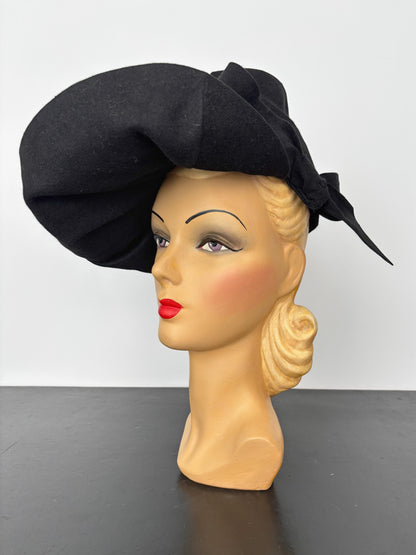 1940s Flamboyant Black Felt Hat with Large Brim and Bow