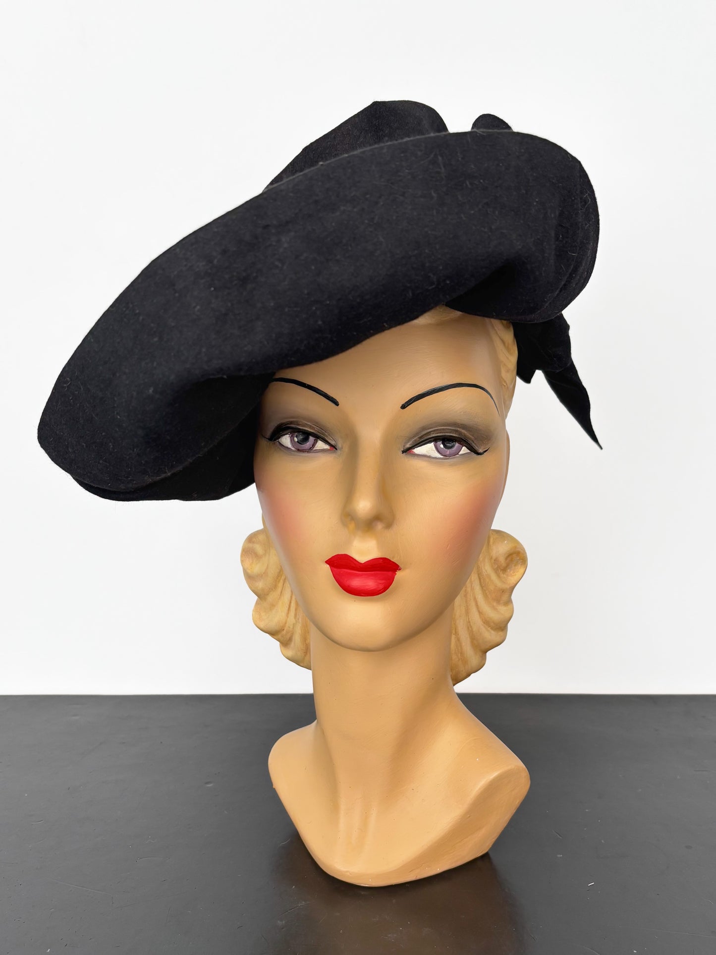 1940s Flamboyant Black Felt Hat with Large Brim and Bow