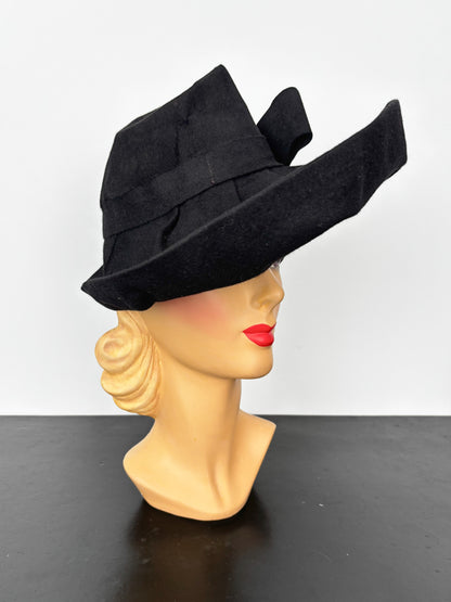 1940s Flamboyant Black Felt Hat with Large Brim and Bow