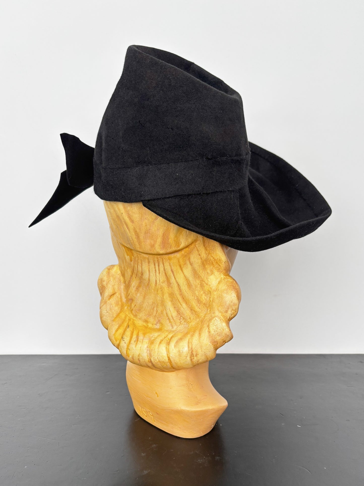 1940s Flamboyant Black Felt Hat with Large Brim and Bow