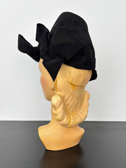 1940s Flamboyant Black Felt Hat with Large Brim and Bow