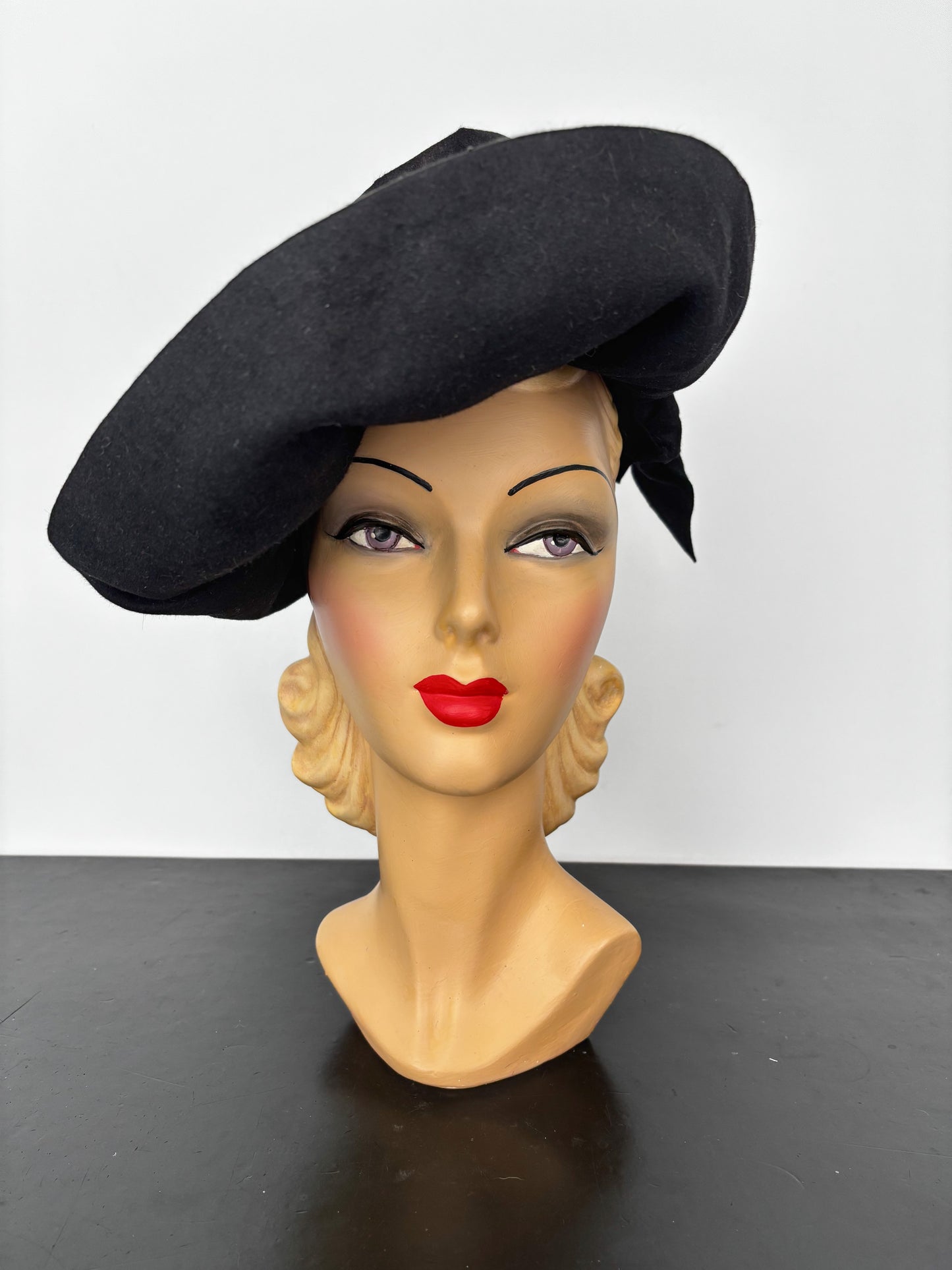 1940s Flamboyant Black Felt Hat with Large Brim and Bow