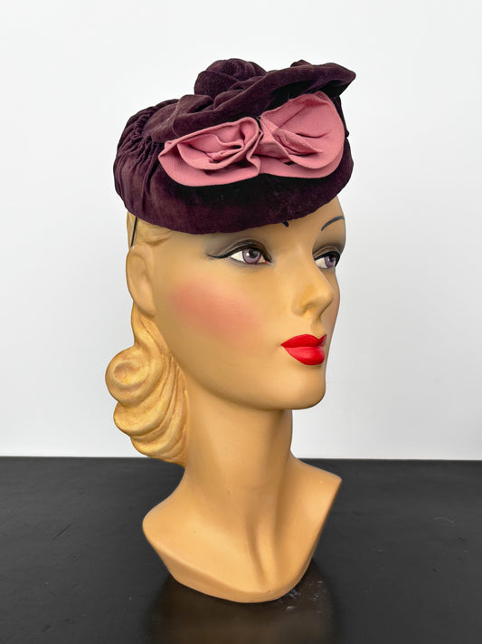 1940s Chocolate Brown Velvet Hat With Pink Roses And Bow