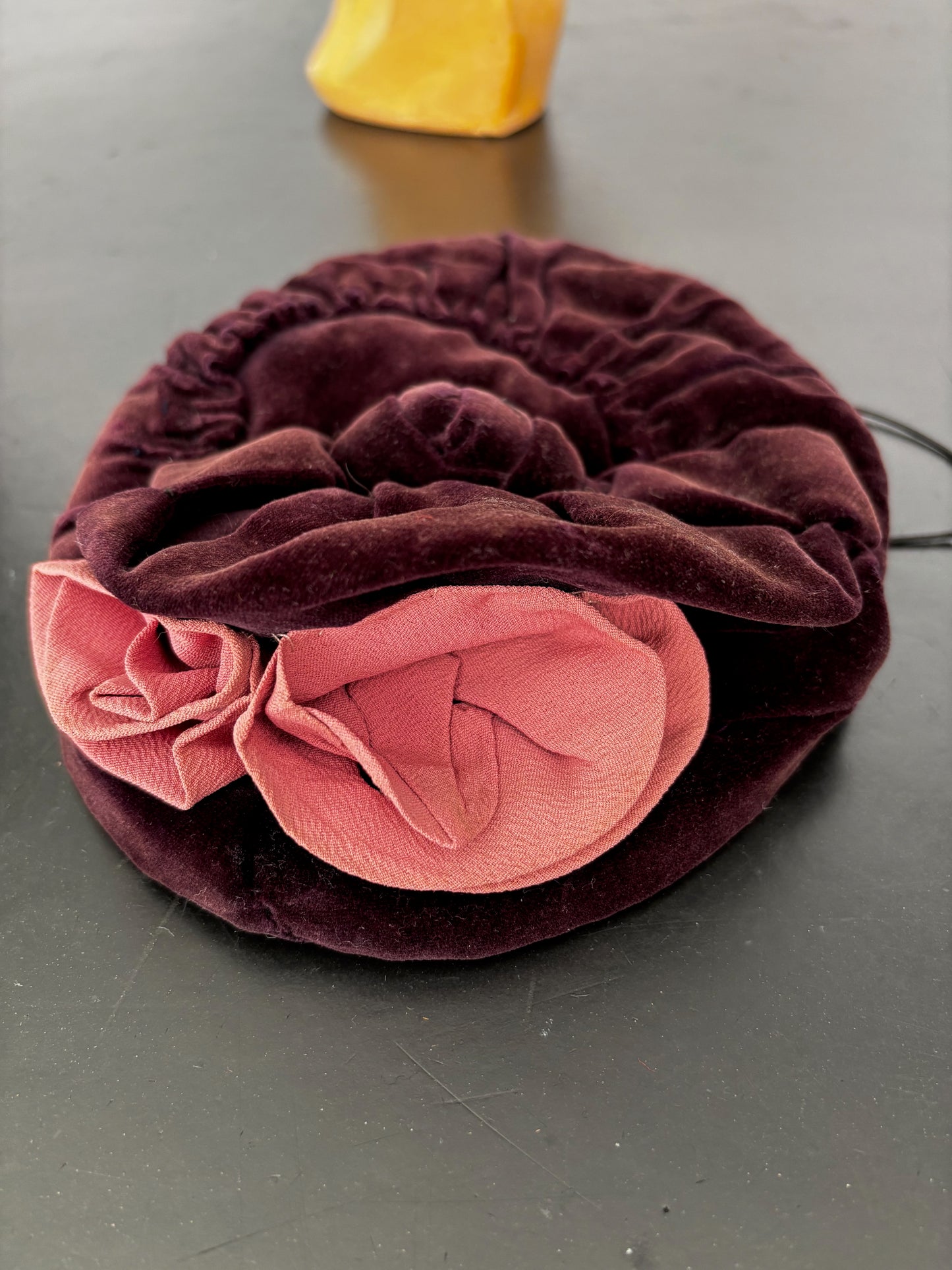 1940s Chocolate Brown Velvet Hat With Pink Roses And Bow