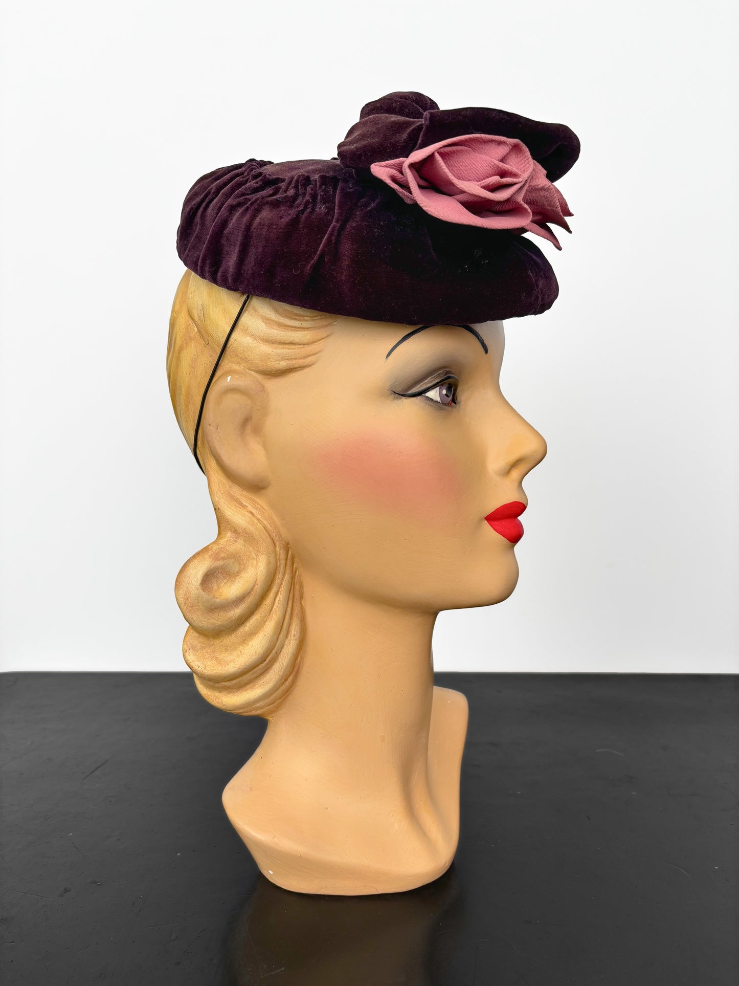 1940s Chocolate Brown Velvet Hat With Pink Roses And Bow
