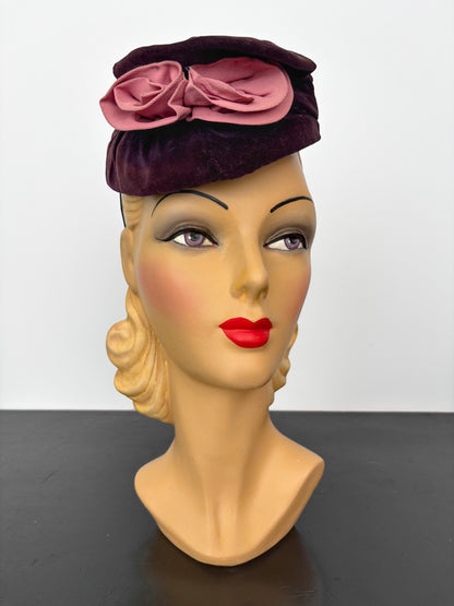 1940s Chocolate Brown Velvet Hat With Pink Roses And Bow