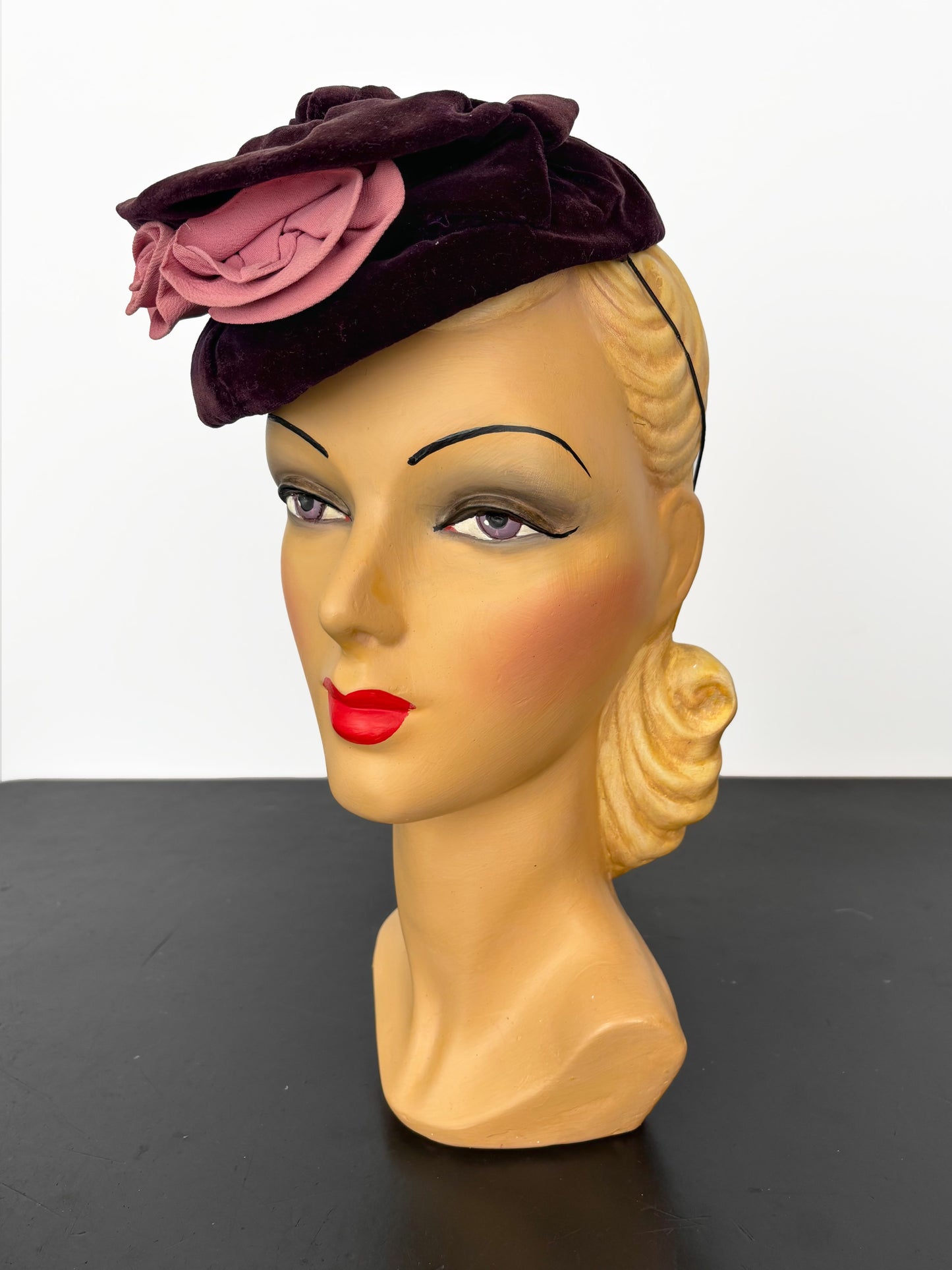 1940s Chocolate Brown Velvet Hat With Pink Roses And Bow