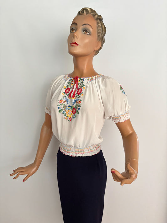 L | 1940s Hungarian Embroidered Peasant Blouse