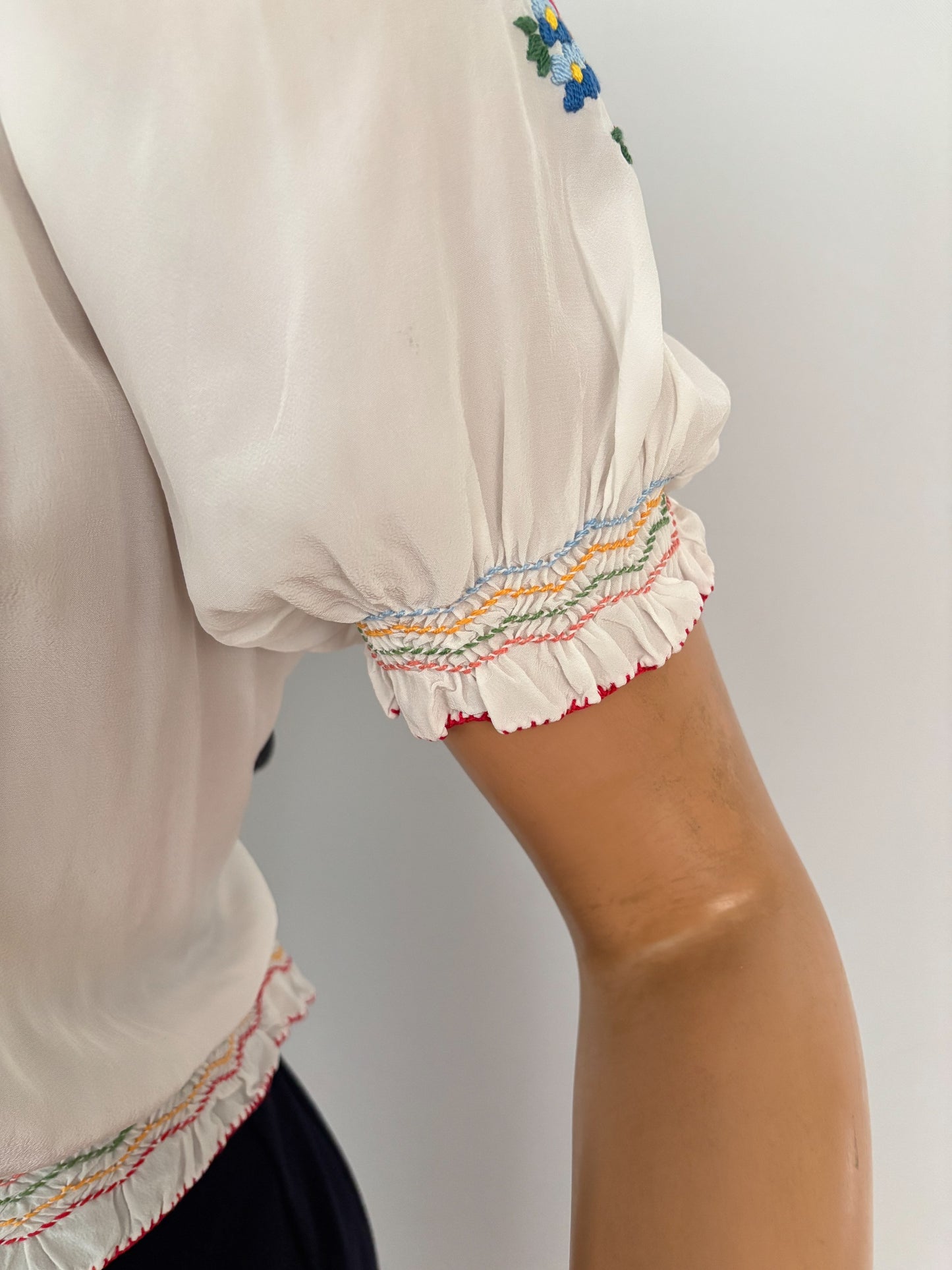 L | 1940s Hungarian Embroidered Peasant Blouse