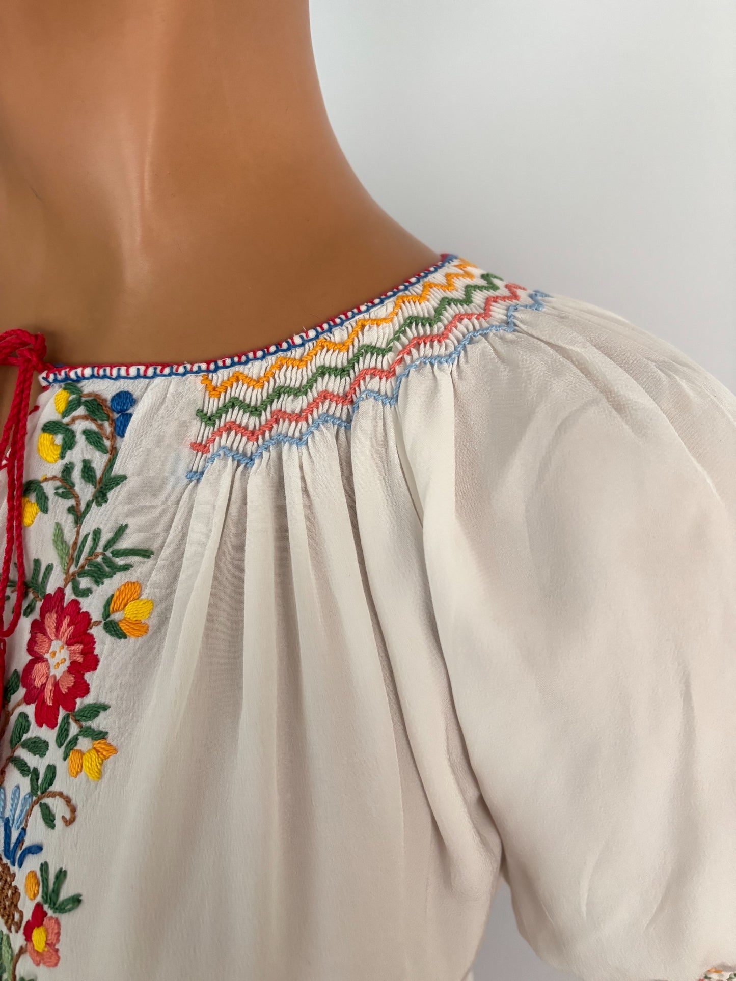 L | 1940s Hungarian Embroidered Peasant Blouse