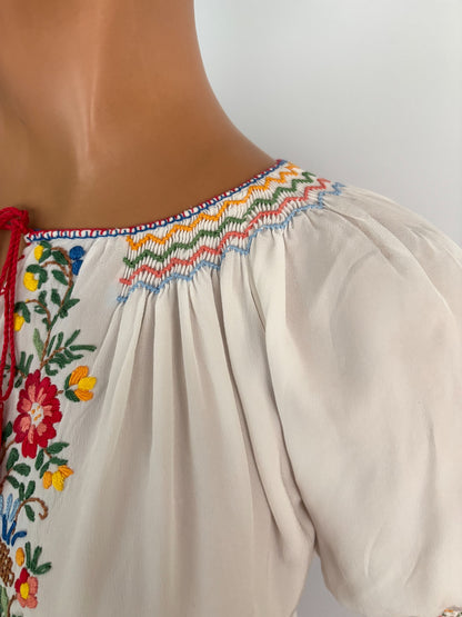L | 1940s Hungarian Embroidered Peasant Blouse