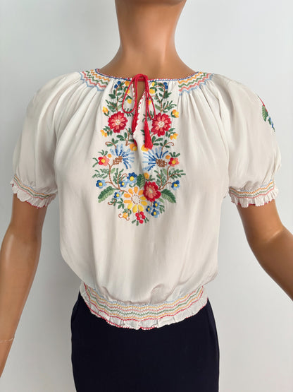 L | 1940s Hungarian Embroidered Peasant Blouse