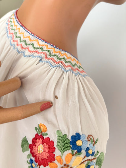L | 1940s Hungarian Embroidered Peasant Blouse