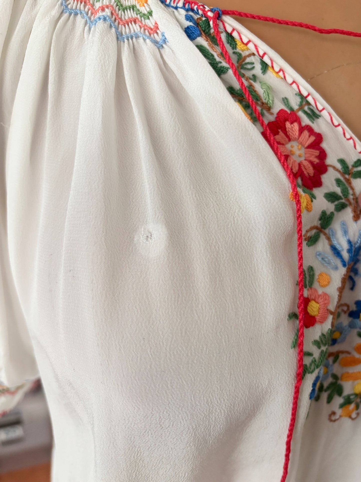 L | 1940s Hungarian Embroidered Peasant Blouse