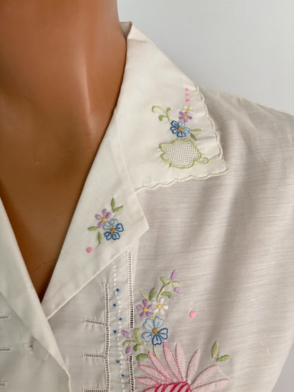 XL | 1970s White Floral Embroidered Peasant Blouse