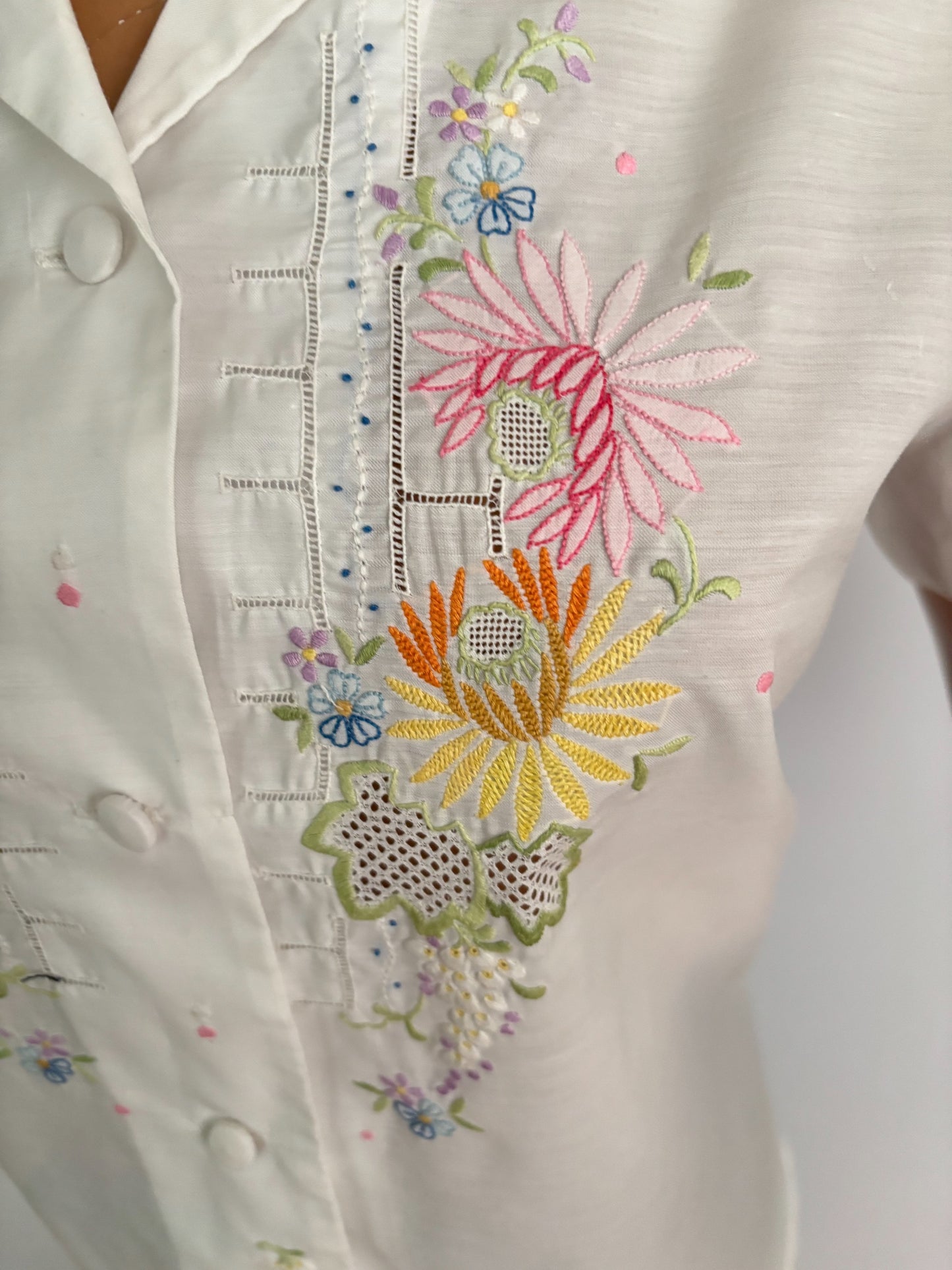 XL | 1970s White Floral Embroidered Peasant Blouse