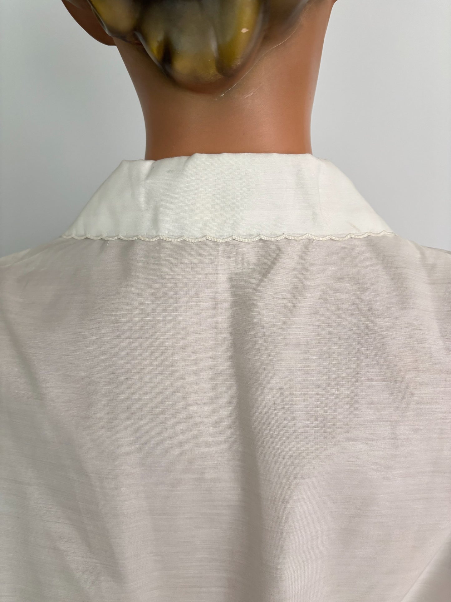 XL | 1970s White Floral Embroidered Peasant Blouse