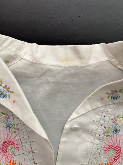 XL | 1970s White Floral Embroidered Peasant Blouse