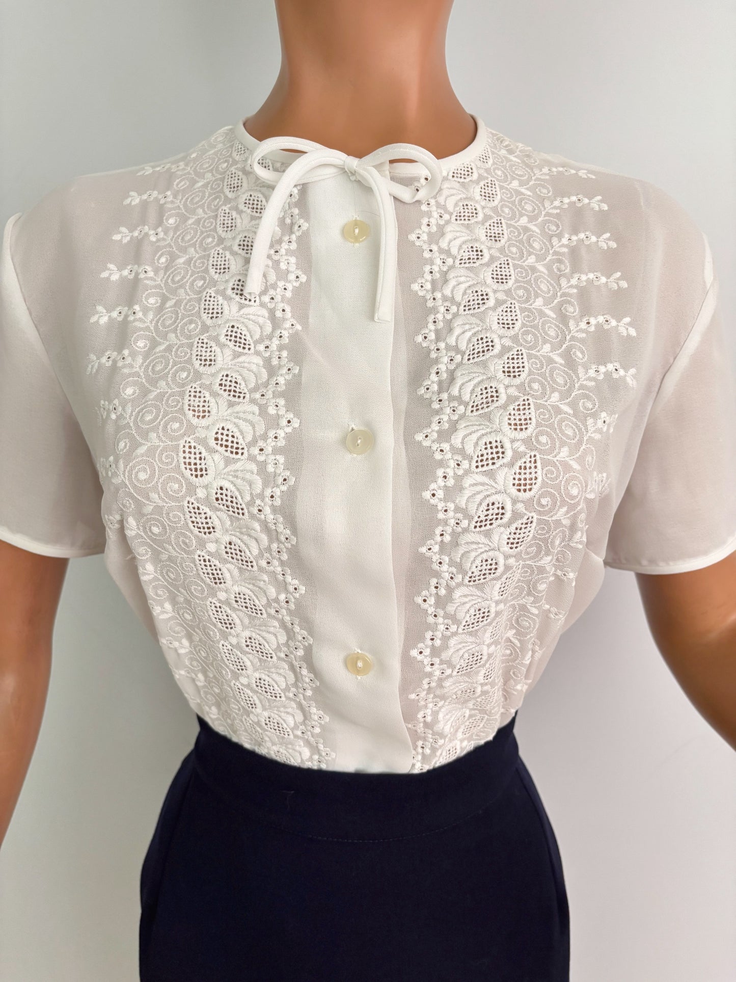 XL | 1960s White Embroidered Sheer Blouse