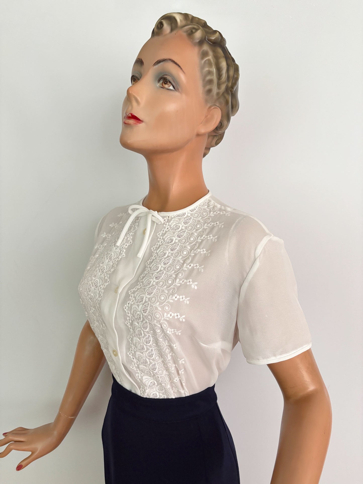 XL | 1960s White Embroidered Sheer Blouse