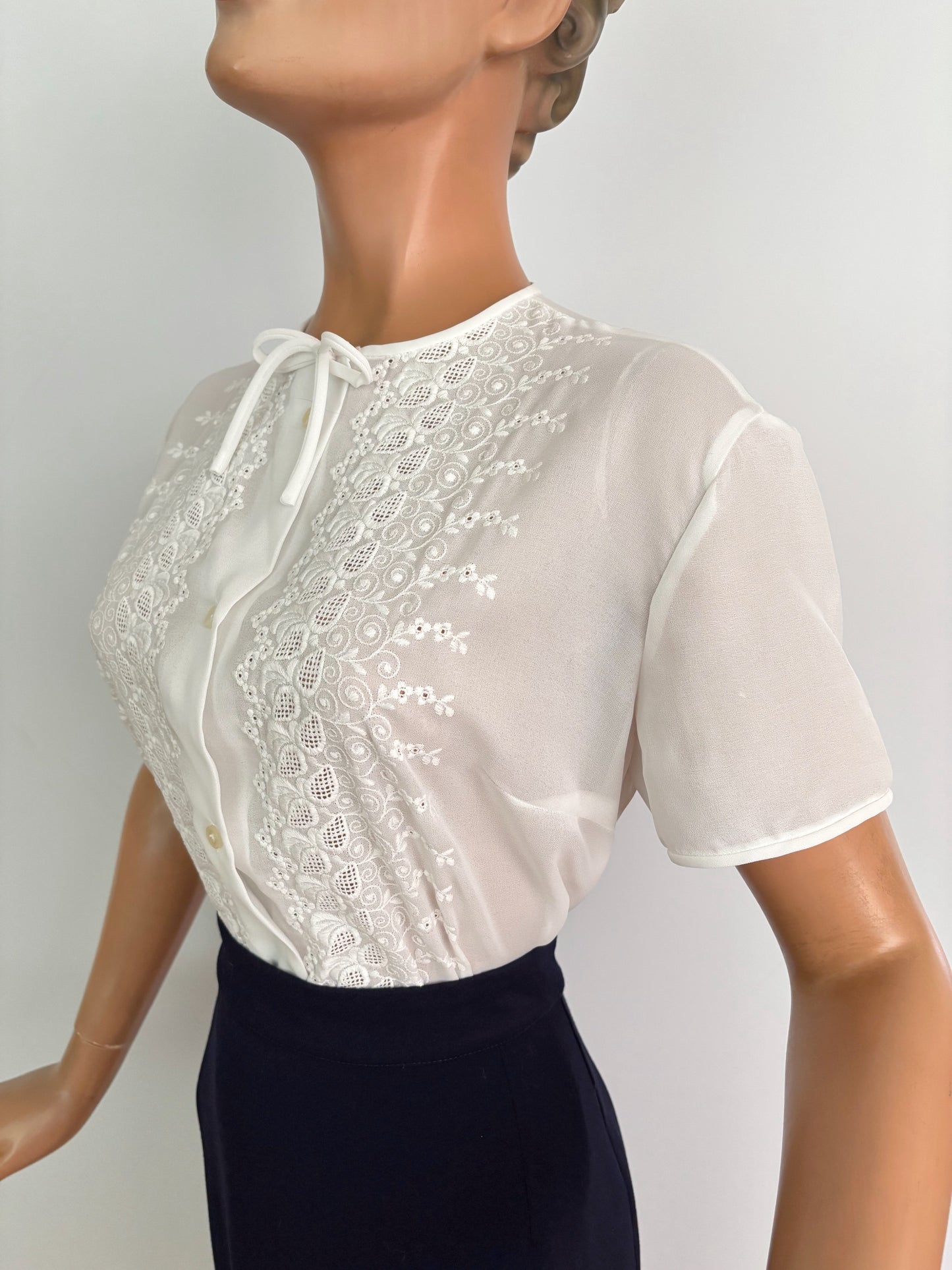XL | 1960s White Embroidered Sheer Blouse