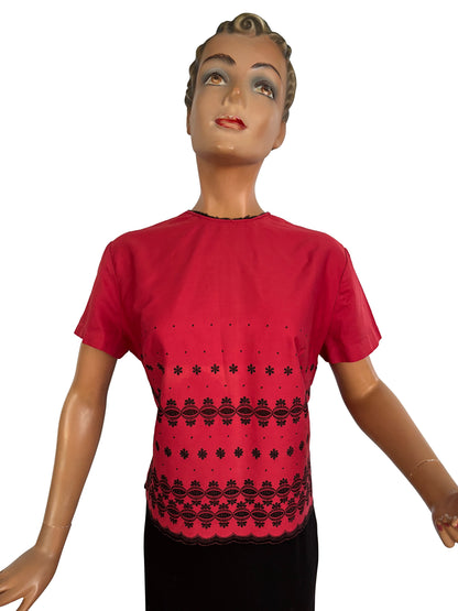 L/XL | 1950s Swiss Embroidered Blouse in Raspberry Red Poplin