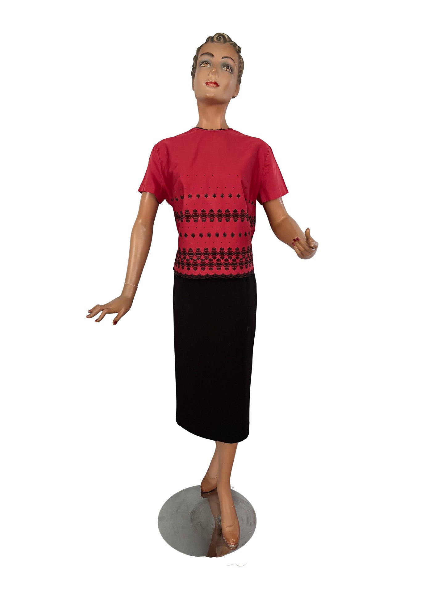 L/XL | 1950s Swiss Embroidered Blouse in Raspberry Red Poplin