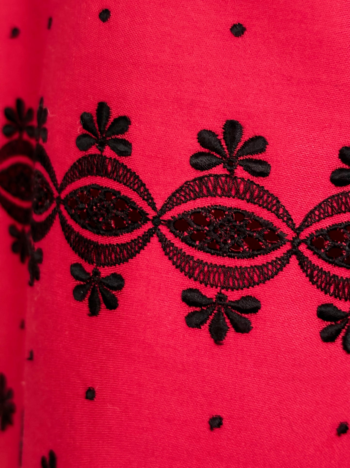 L/XL | 1950s Swiss Embroidered Blouse in Raspberry Red Poplin