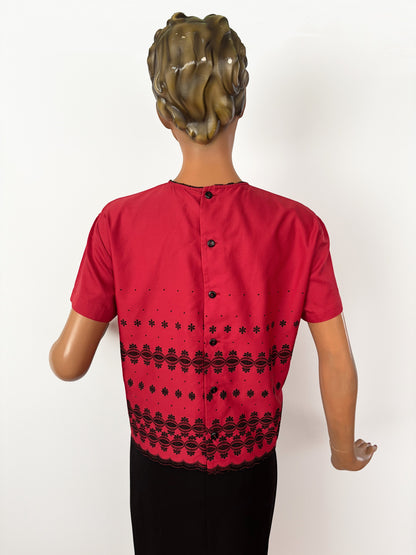 L/XL | 1950s Swiss Embroidered Blouse in Raspberry Red Poplin