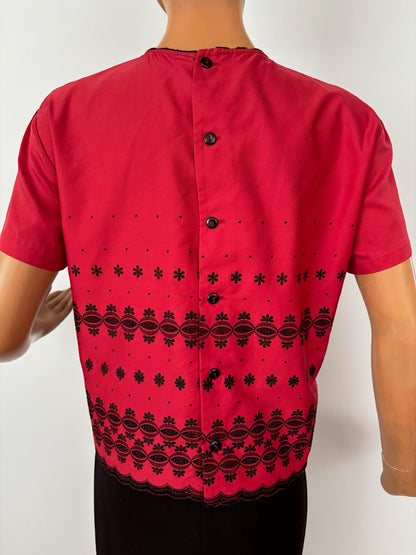 L/XL | 1950s Swiss Embroidered Blouse in Raspberry Red Poplin
