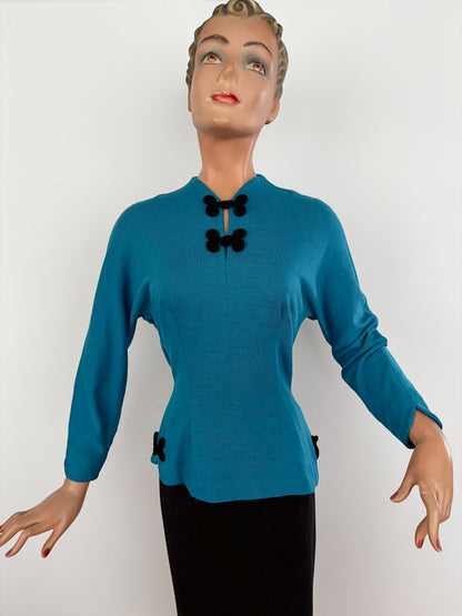 M | 1950s Turquoise Knit Top With Frog Closures