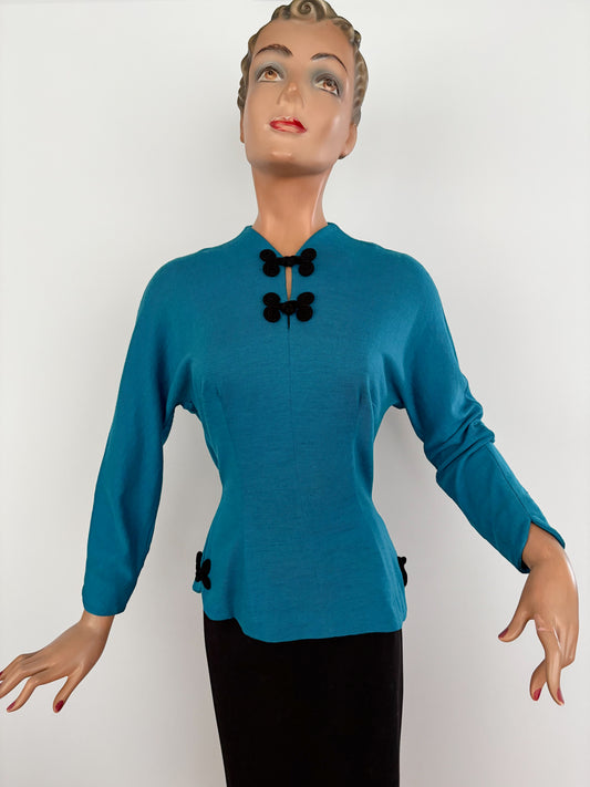 M | 1950s Turquoise Knit Top With Frog Closures