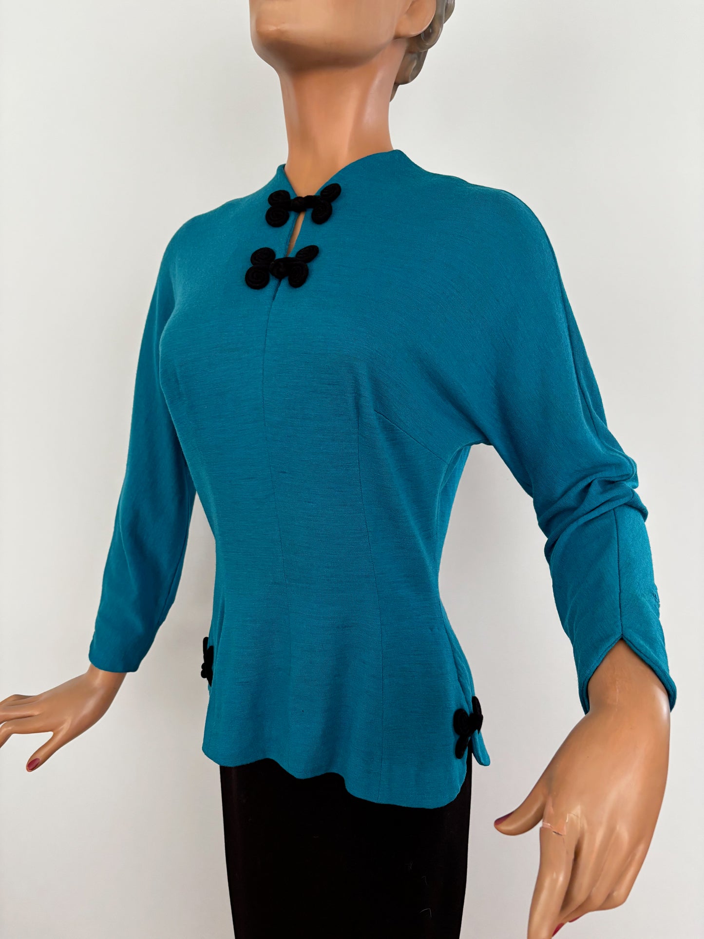 M | 1950s Turquoise Knit Top With Frog Closures