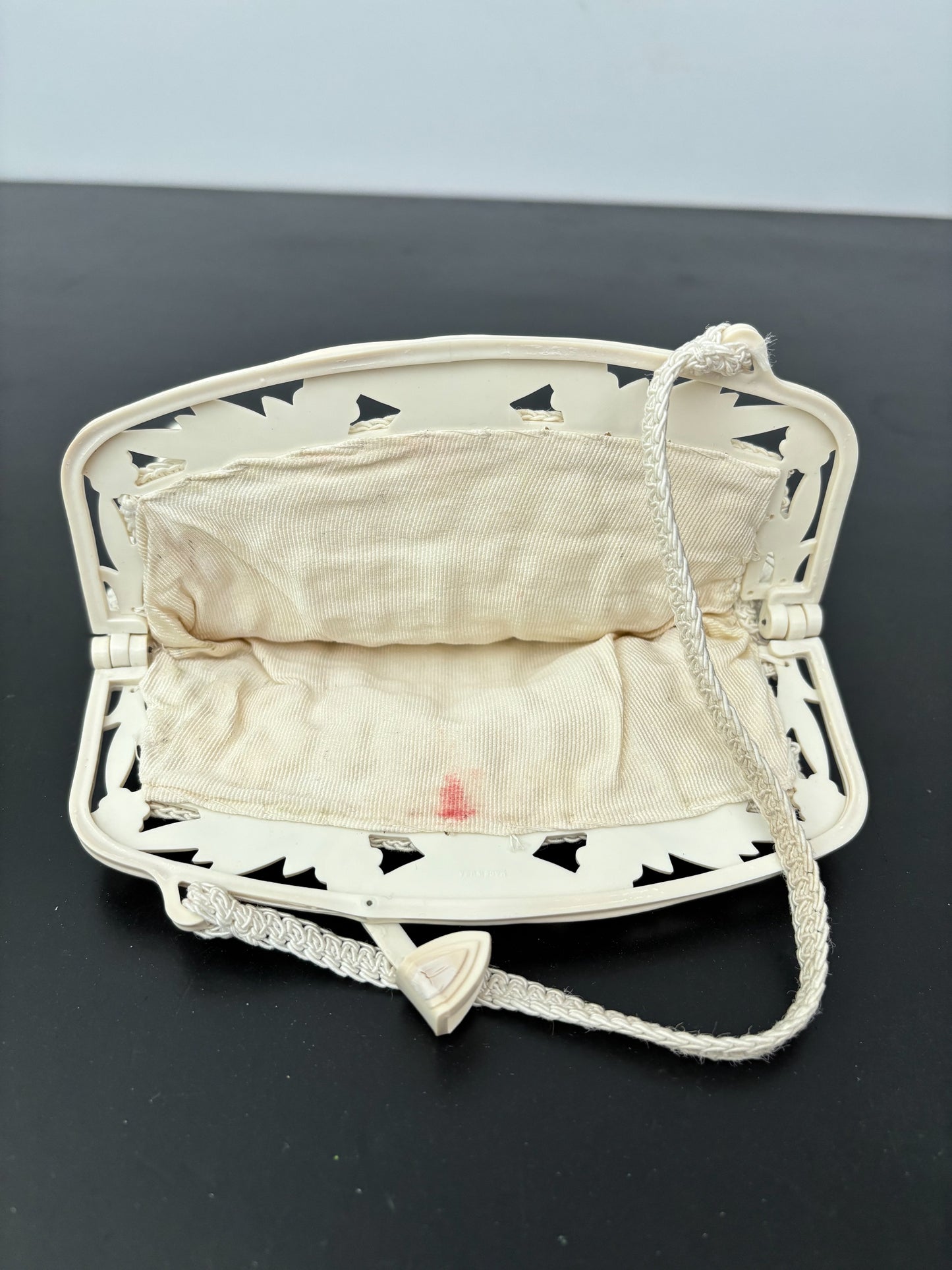 1930s/40s Popcorn Crochet Evening Bag With Carved Plastic Frame