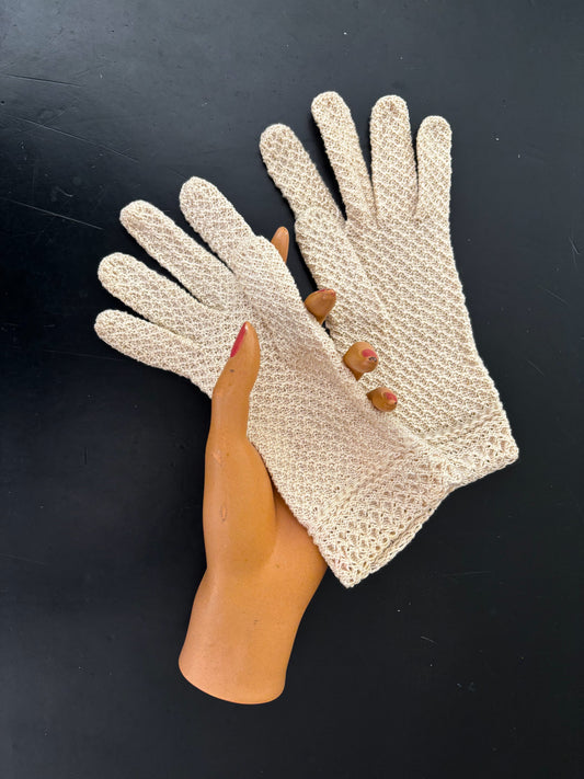 1950s Deadstock Cream Crocheted Gloves | Size 6