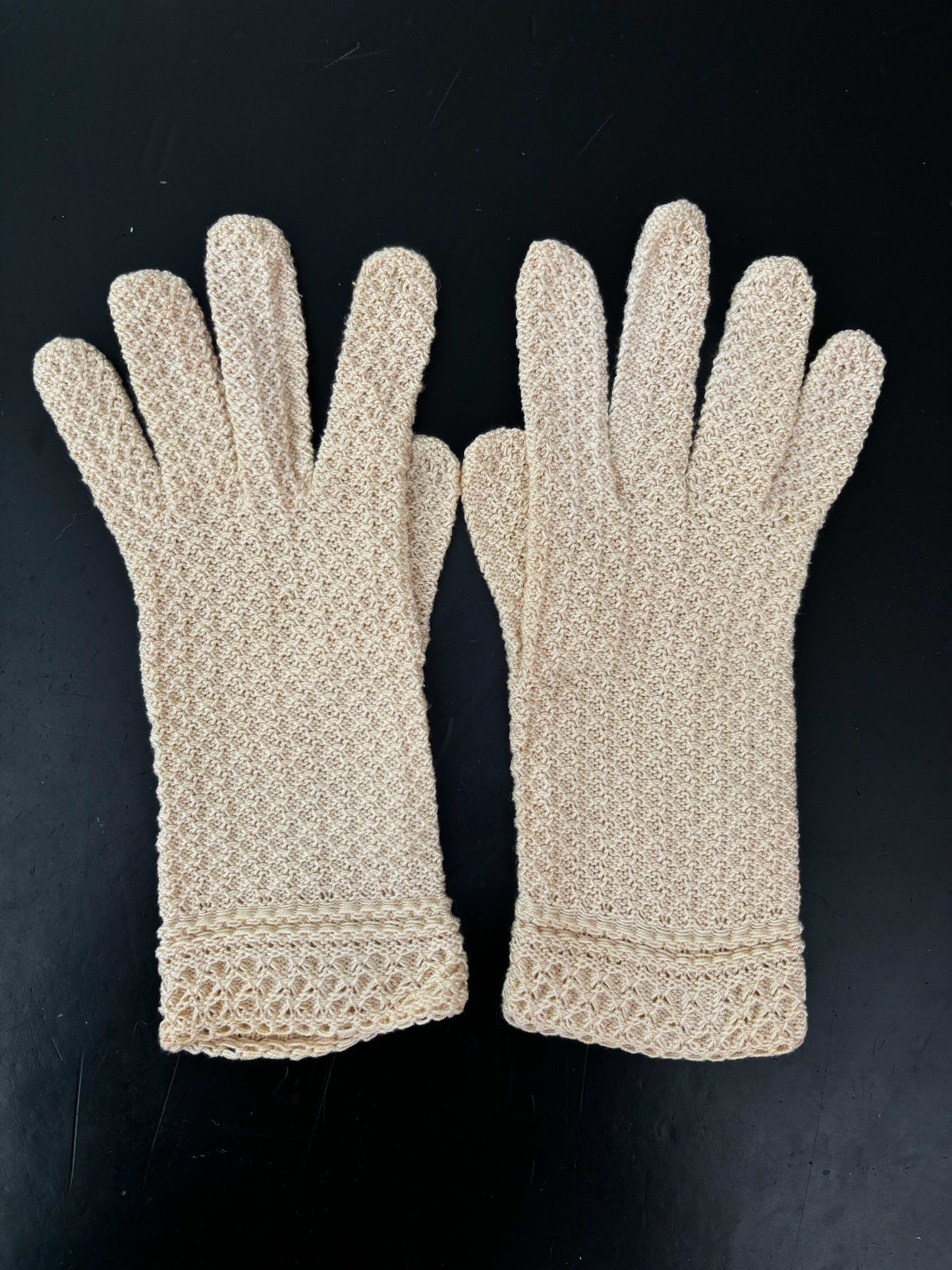 1950s Deadstock Cream Crocheted Gloves | Size 6
